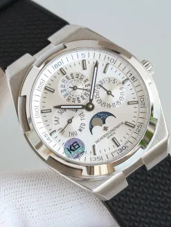 Alternative view of VACHERON CONSTANTIN Overseas Automatic 4300V120G-B102 (White-Gray-Blue Dial) 40mm V2 A600202608050160