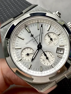 Alternative view of VACHERON CONSTANTIN Overseas Automatic 5500V (Silver Dial) 40mm A750202608050072