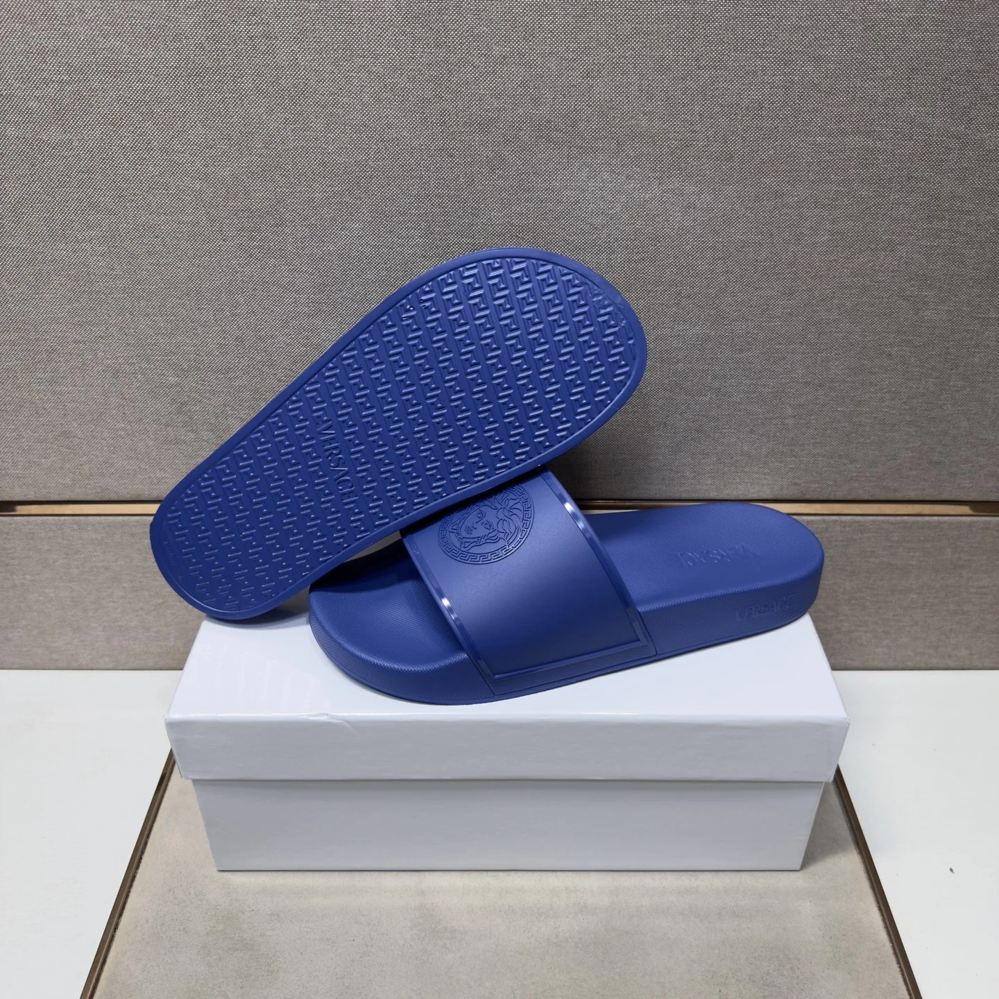VERSACE Slides Mixed Material EU38-46 A10202608030496 - Image 8