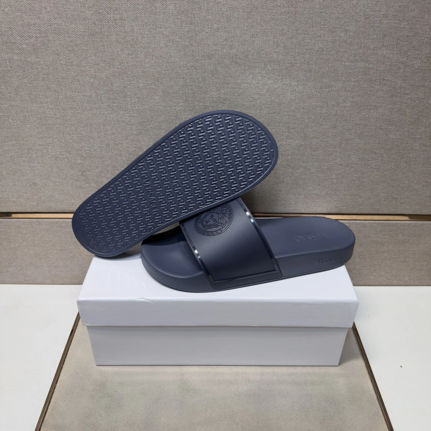 VERSACE Slides Mixed Materials EU38-46 A10202608030498 - Image 7