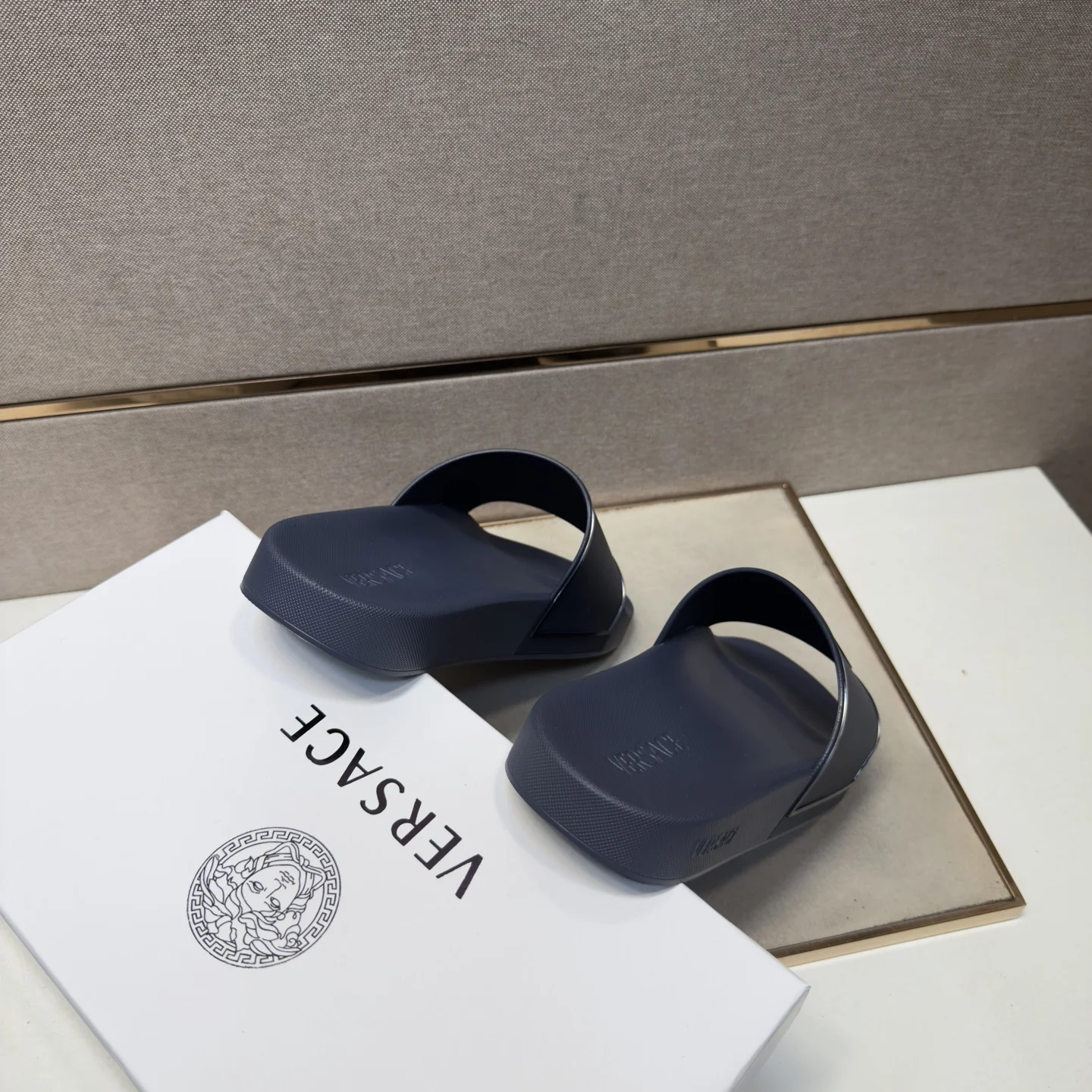 VERSACE Slides Mixed Materials EU38-46 A10202608030498 - Image 8