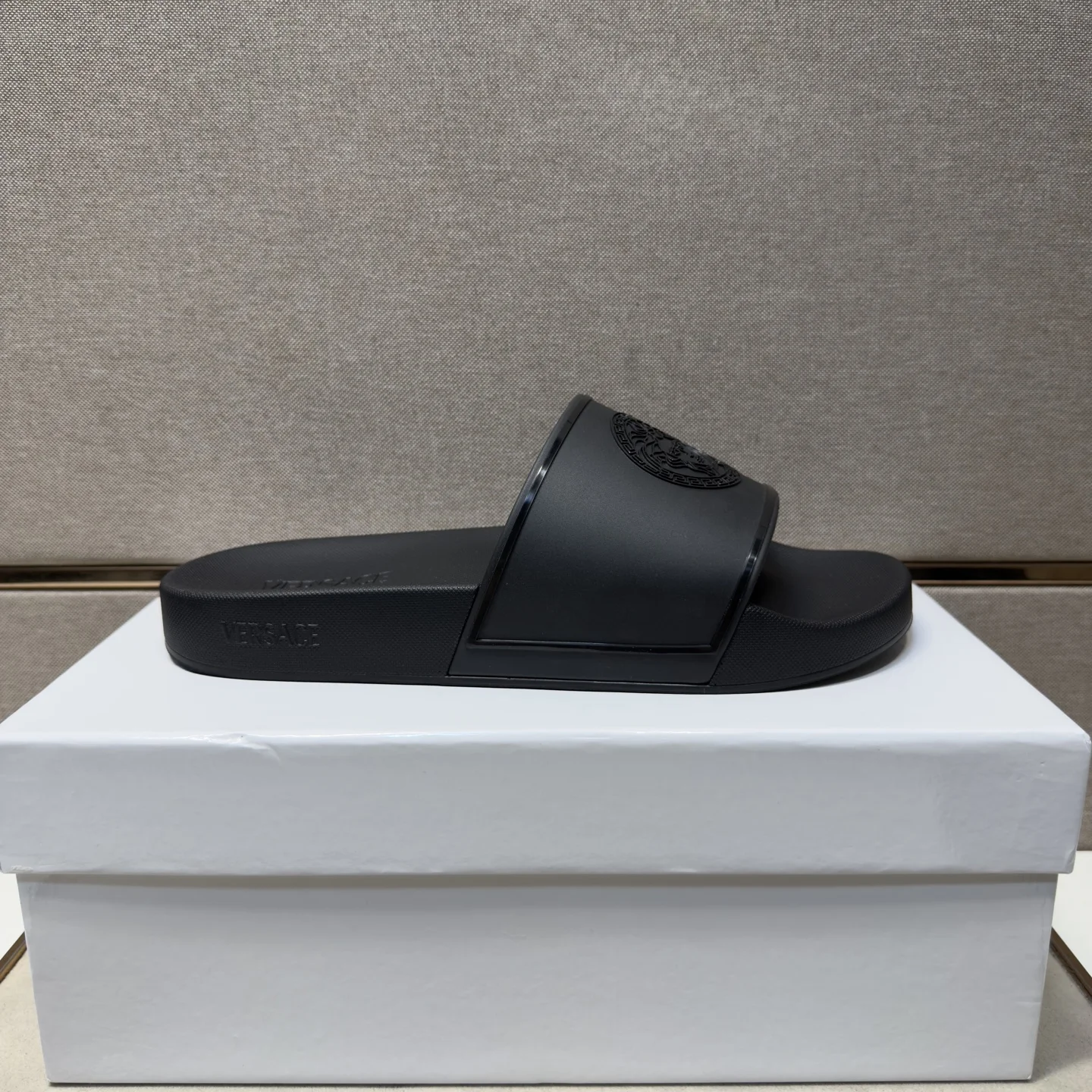 VERSACE Slides Mixed Materials EU38-46 A10202608030500 - Image 3