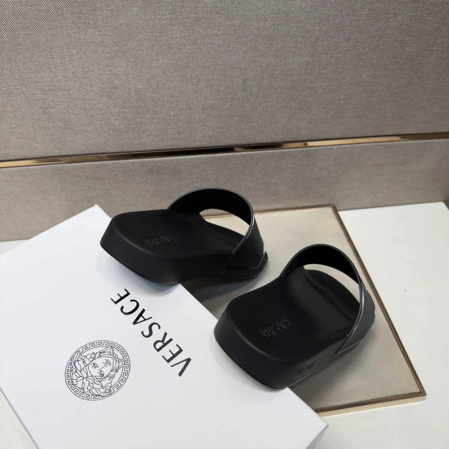 VERSACE Slides Mixed Materials EU38-46 A10202608030500 - Image 9