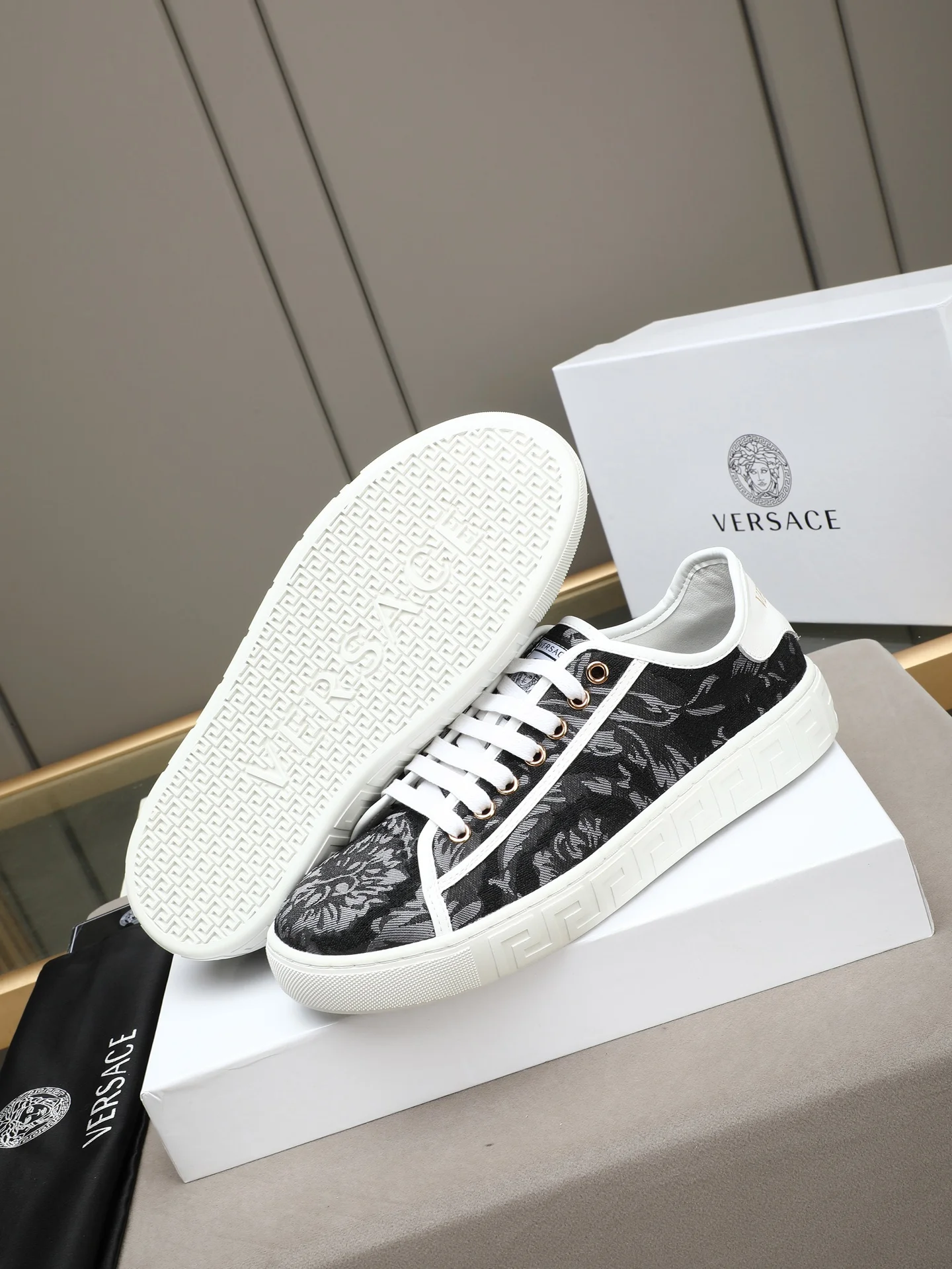 VERSACE Sneakers Leather Rubber EU38-44 A90202608030390 - Image 3