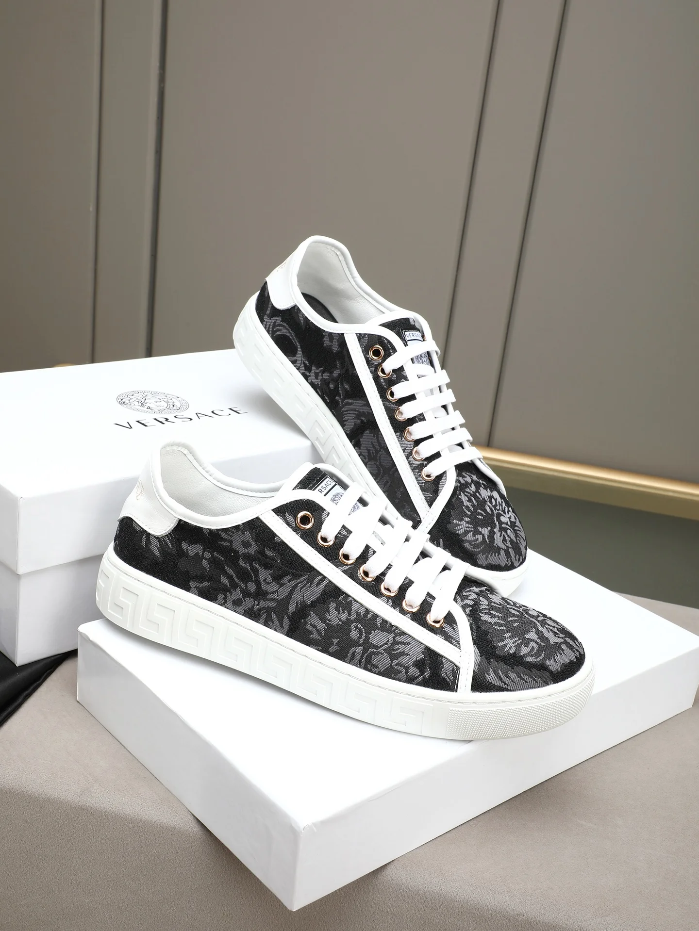 VERSACE Sneakers Leather Rubber EU38-44 A90202608030390 - Image 4