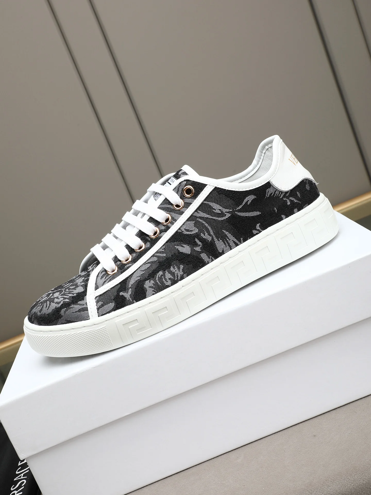 VERSACE Sneakers Leather Rubber EU38-44 A90202608030390 - Image 6
