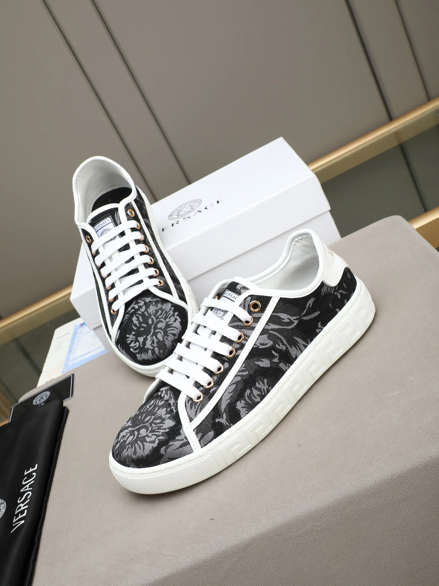 VERSACE Sneakers Leather Rubber EU38-44 A90202608030390 - Image 9