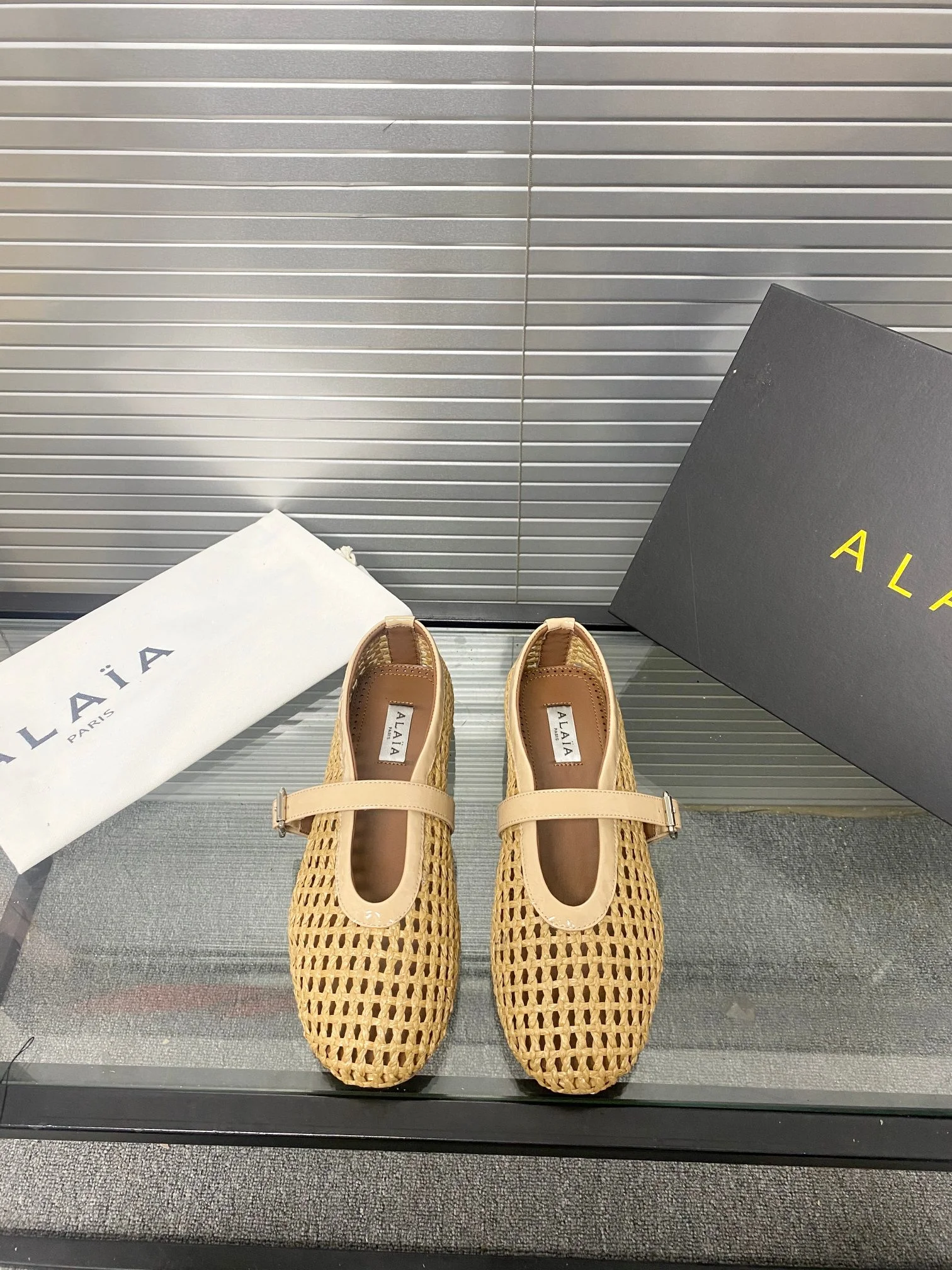 ALAIA Flats Calf Leather Beige-Tan EU35-41 B70202609110461