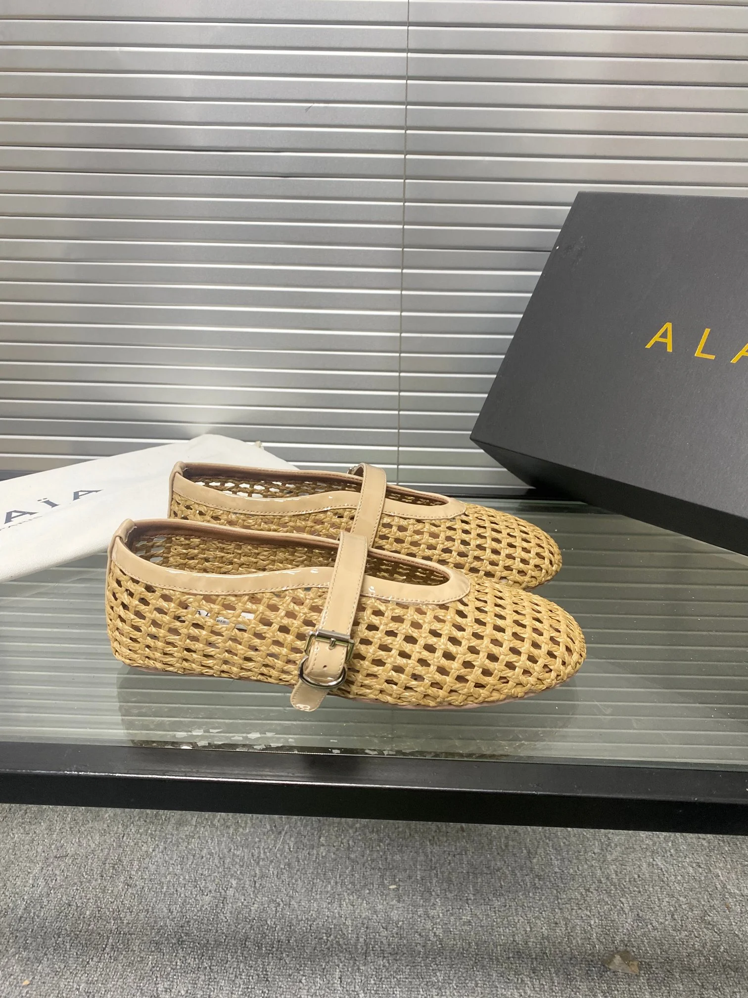 ALAIA Flats Calf Leather Beige-Tan EU35-41 B70202609110461 - Image 2