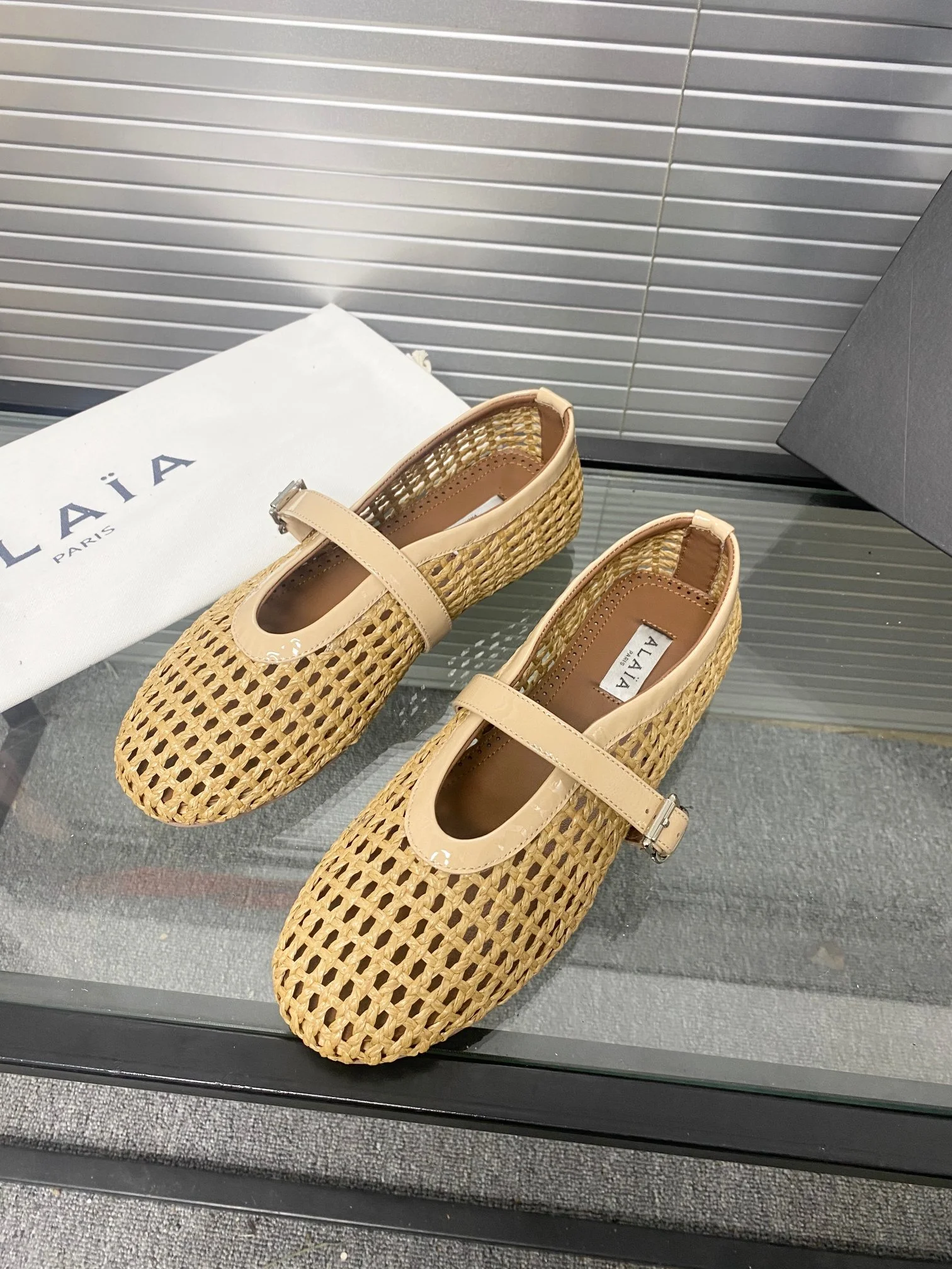 ALAIA Flats Calf Leather Beige-Tan EU35-41 B70202609110461 - Image 3