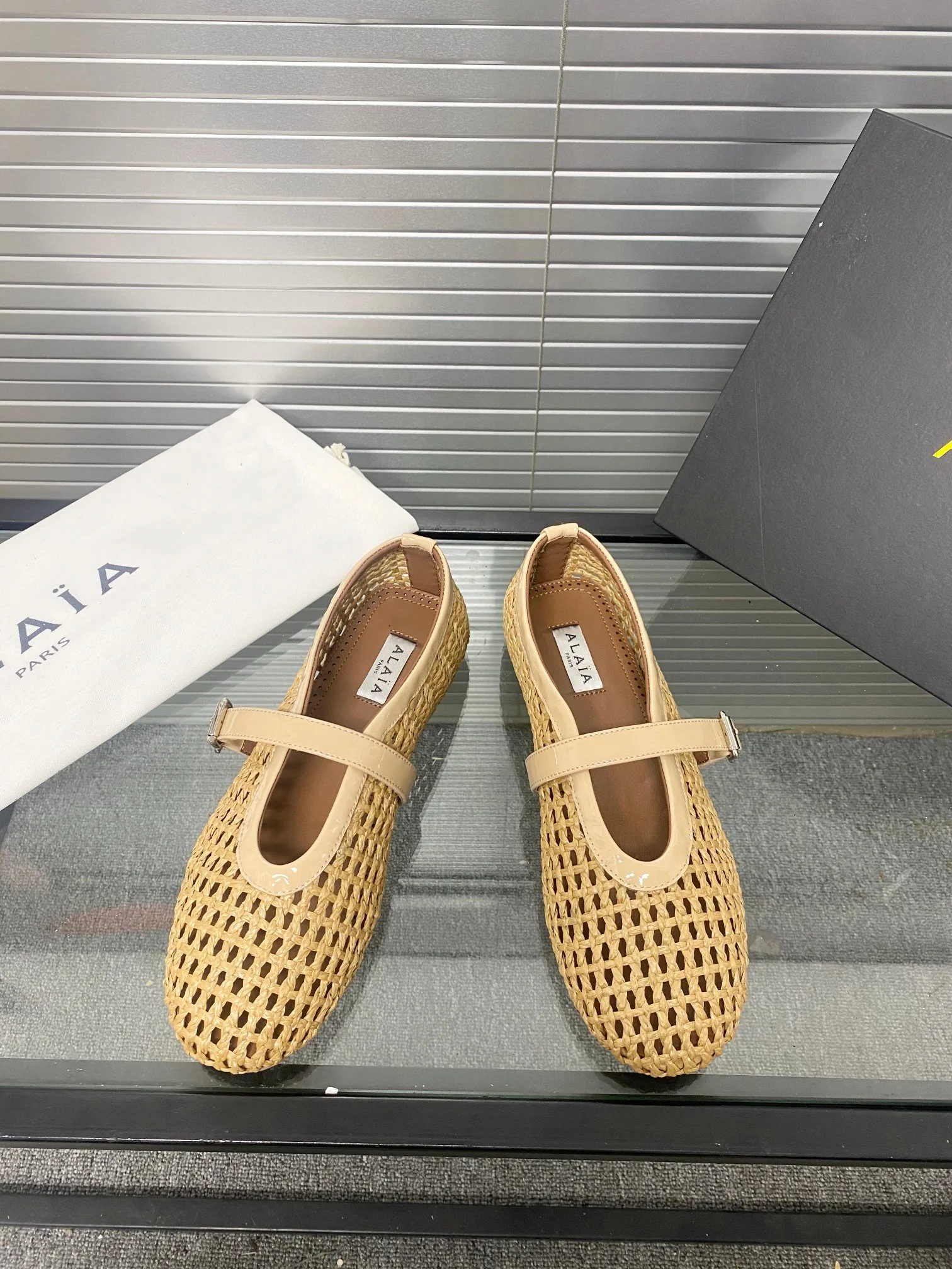 ALAIA Flats Calf Leather Beige-Tan EU35-41 B70202609110461 - Image 4