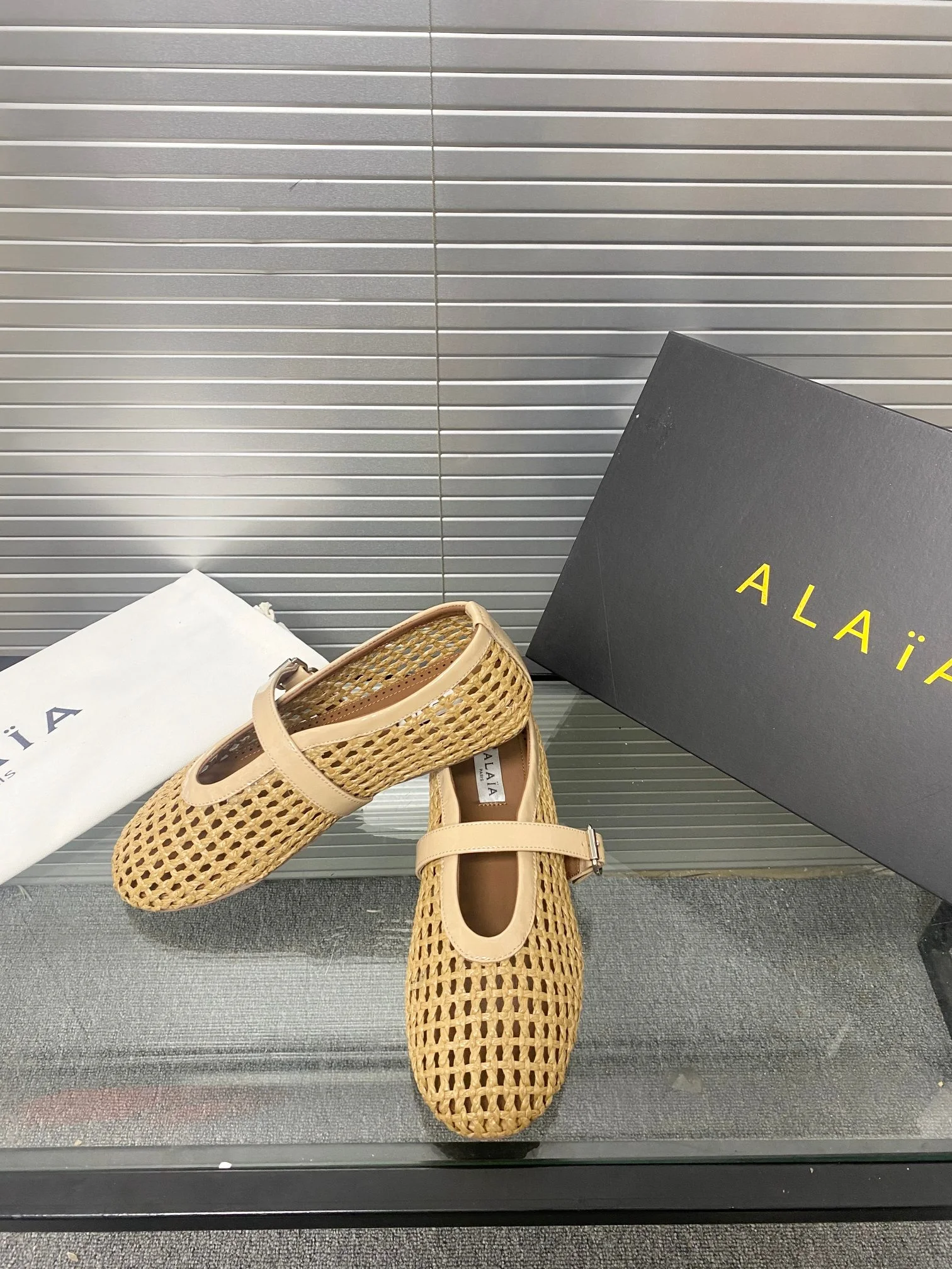 ALAIA Flats Calf Leather Beige-Tan EU35-41 B70202609110461 - Image 5