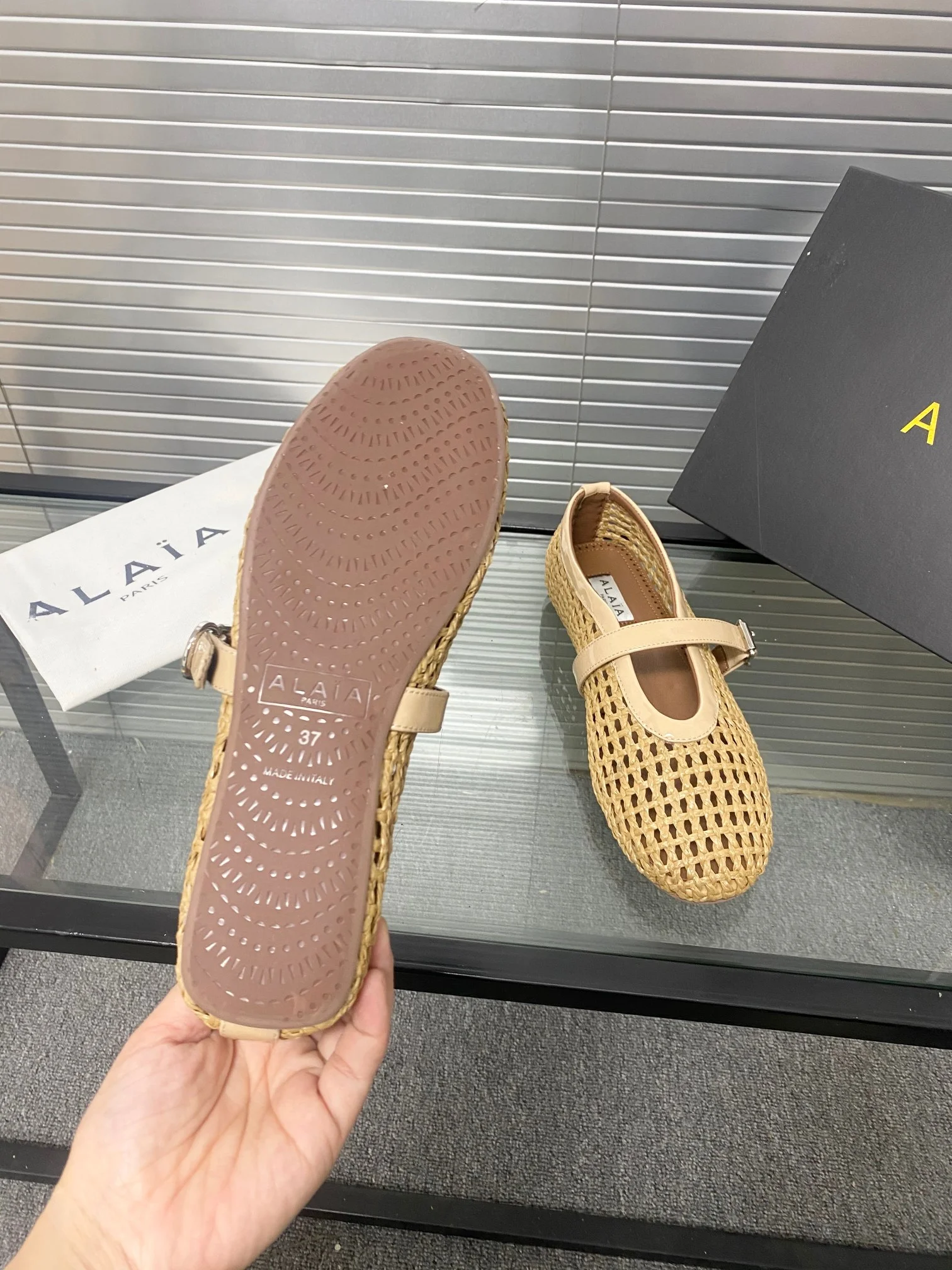 ALAIA Flats Calf Leather Beige-Tan EU35-41 B70202609110461 - Image 9