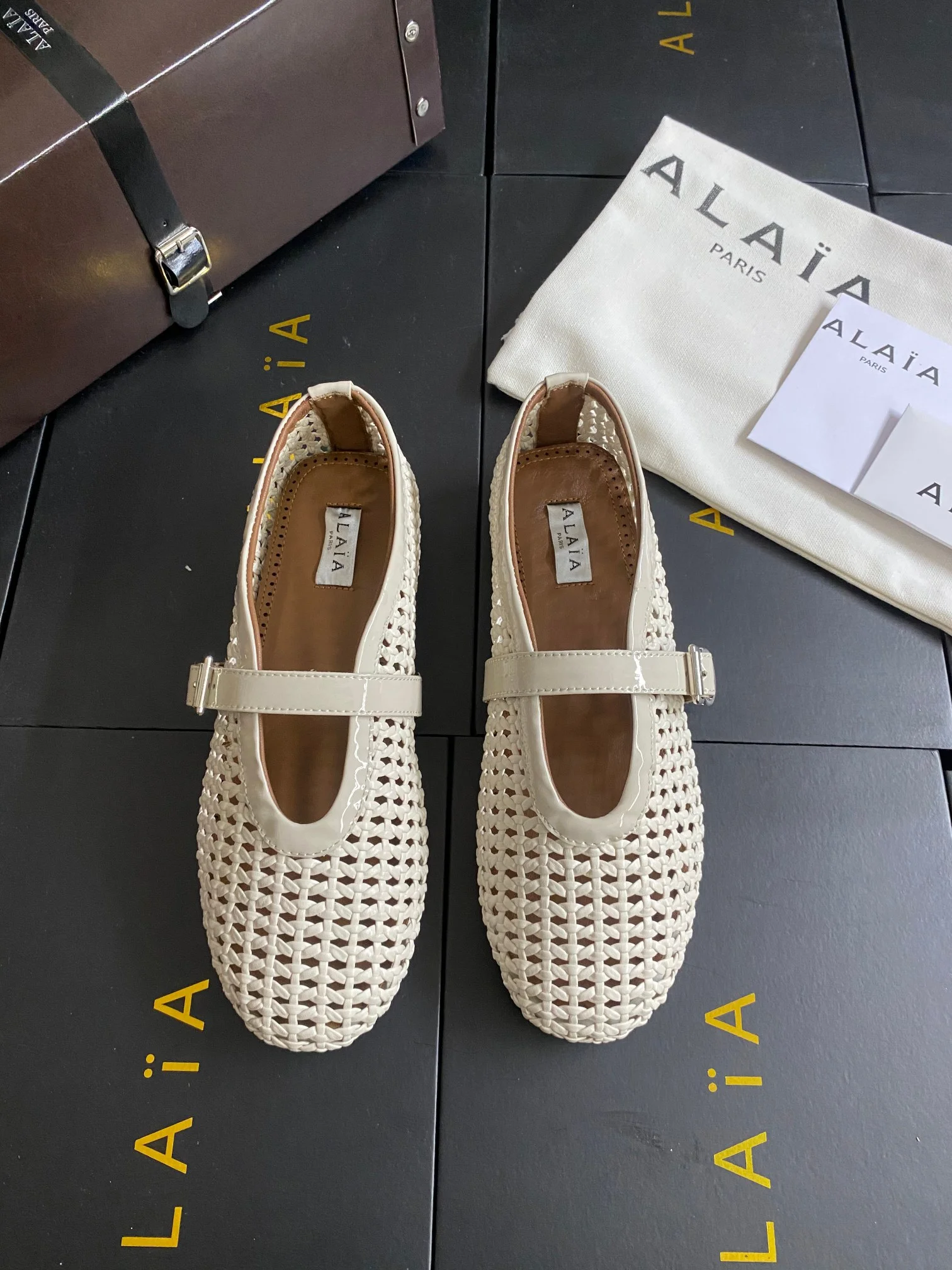 ALAIA Flats Calf Leather Beige-White EU35-41 B60202609110446