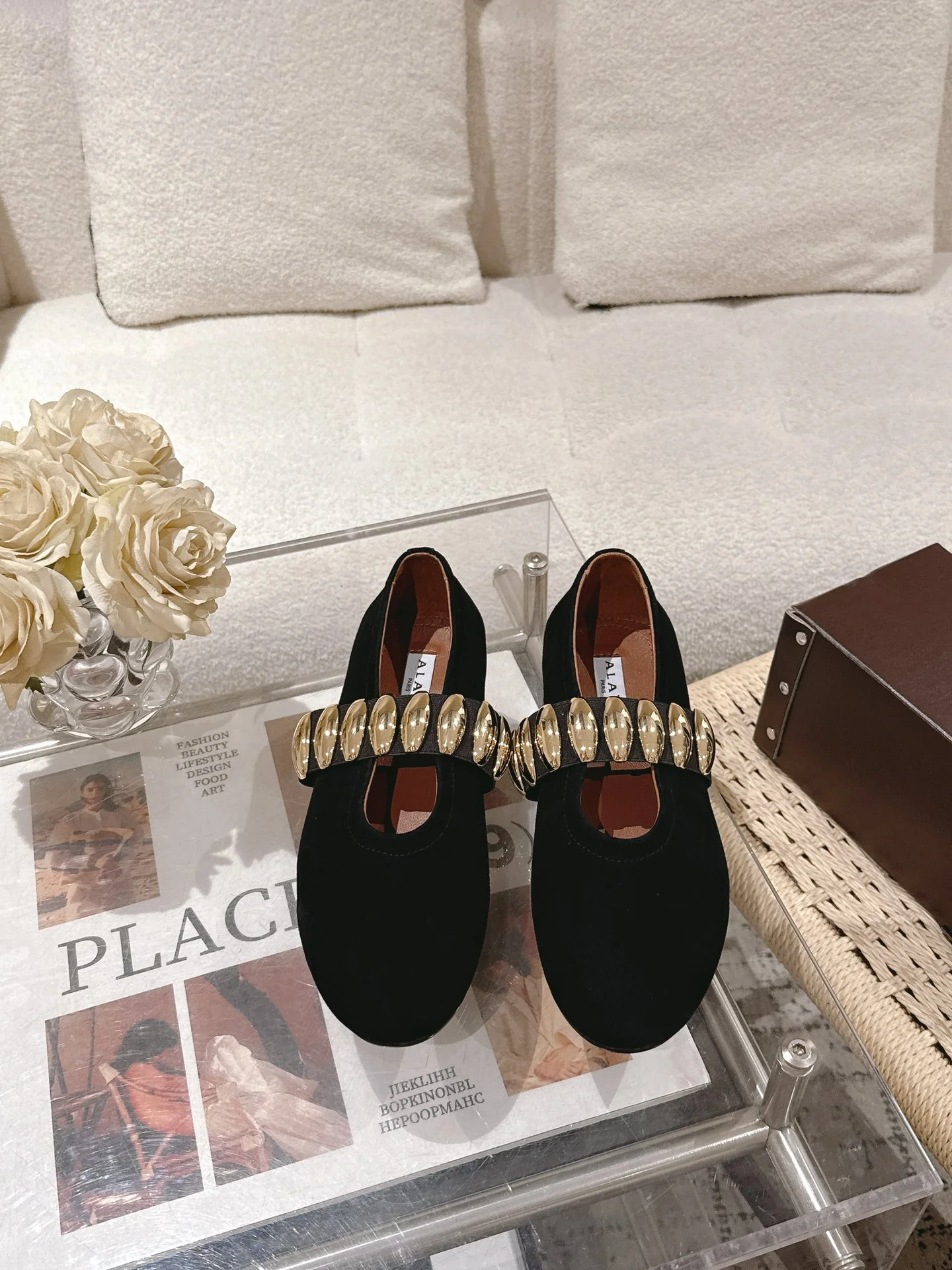 ALAIA Flats Calfskin Leather Black-Gold EU35-41 B50202609110511