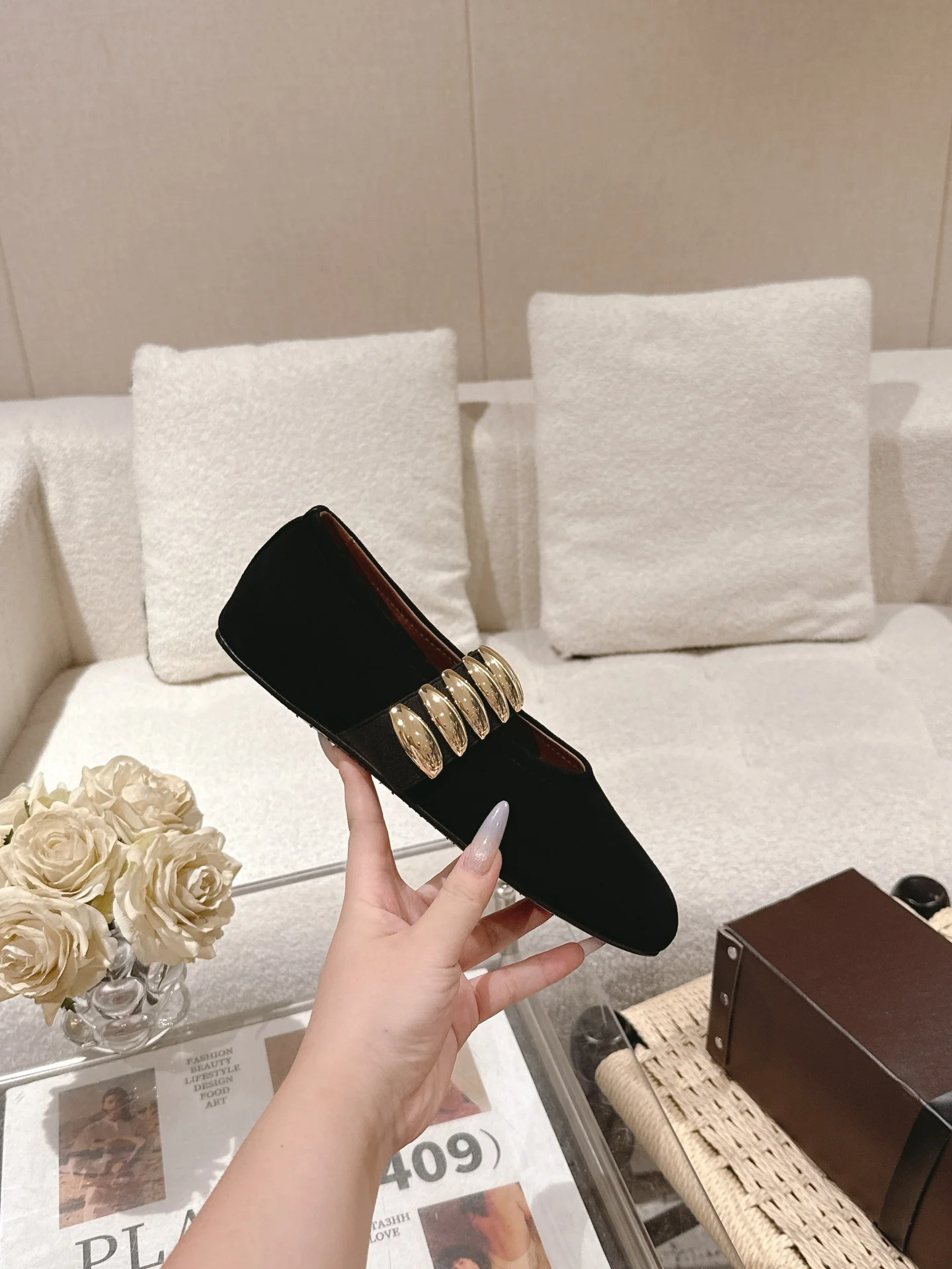ALAIA Flats Calfskin Leather Black-Gold EU35-41 B50202609110511 - Image 5