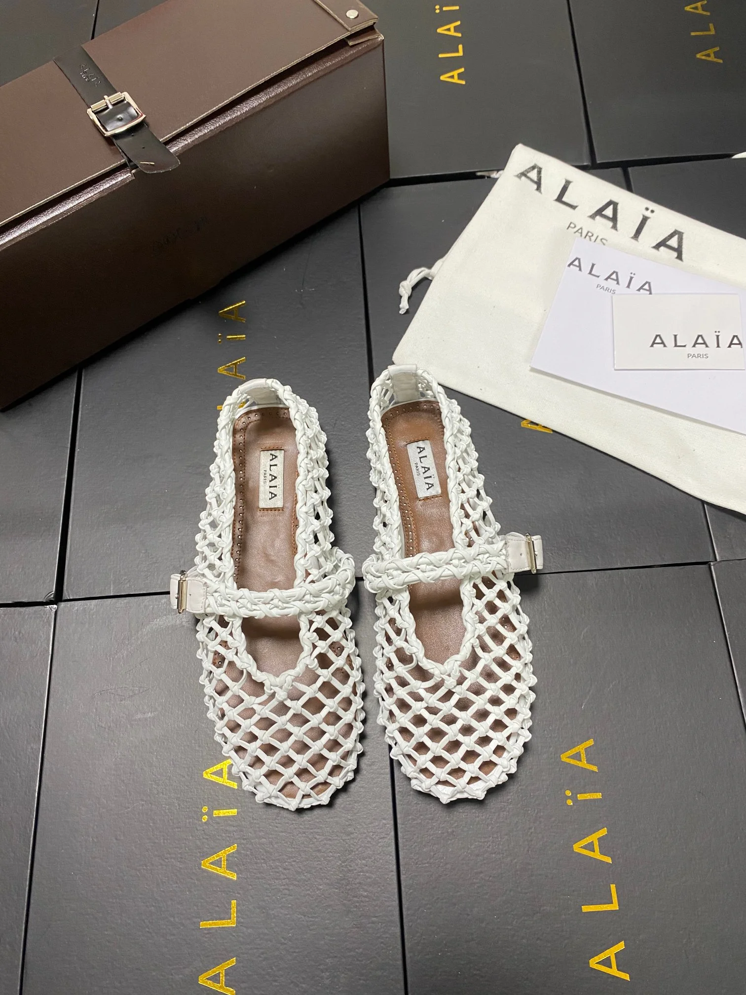 ALAIA Flats White-Brown B90202609110438