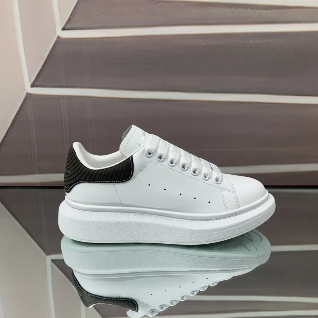 ALEXANDER MCQUEEN Sneakers White-Black B60202609111951 - Image 4