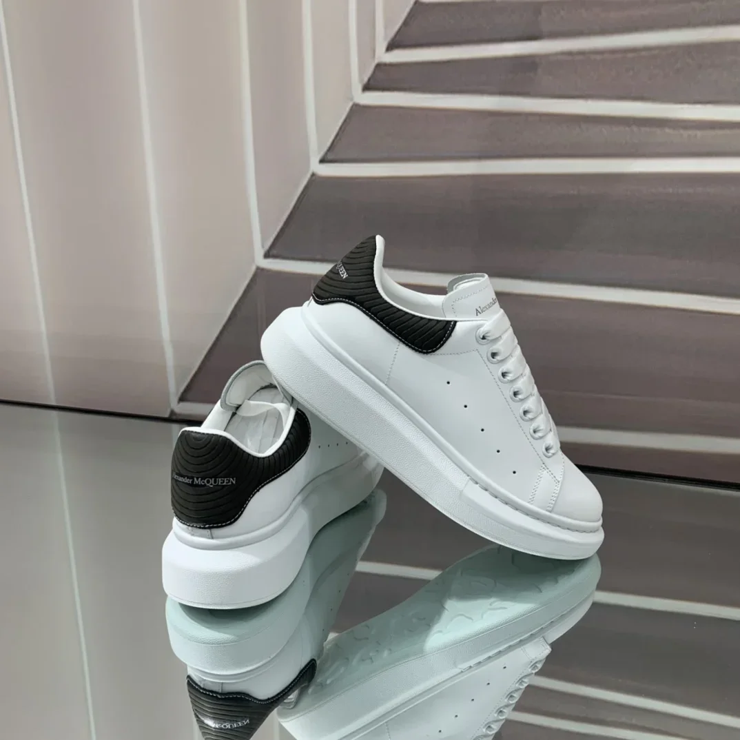 ALEXANDER MCQUEEN Sneakers White-Black B60202609111951 - Image 5