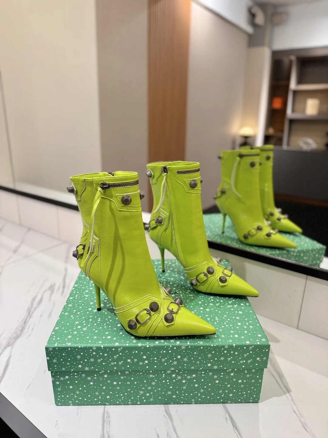 BALENCIAGA Booties Leather Lime D90202609111420