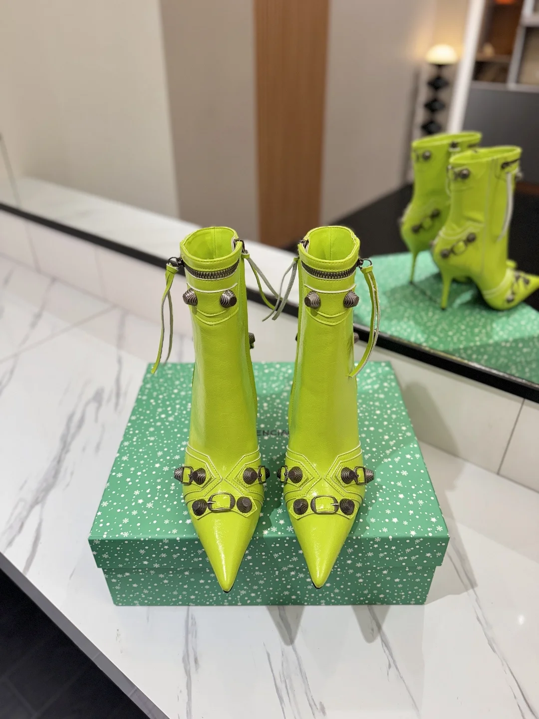 BALENCIAGA Booties Leather Lime D90202609111420 - Image 3
