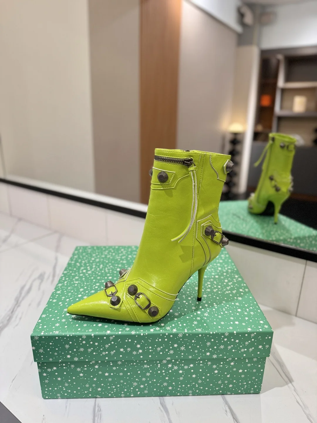 BALENCIAGA Booties Leather Lime D90202609111420 - Image 4