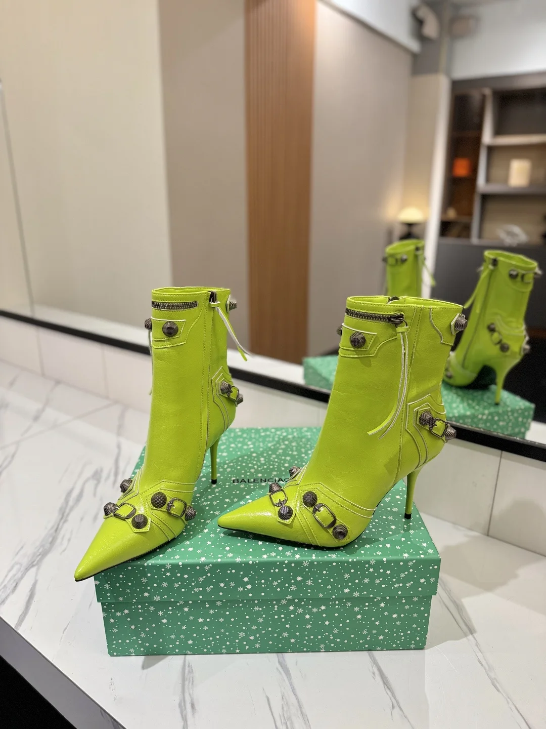 BALENCIAGA Booties Leather Lime D90202609111420 - Image 6