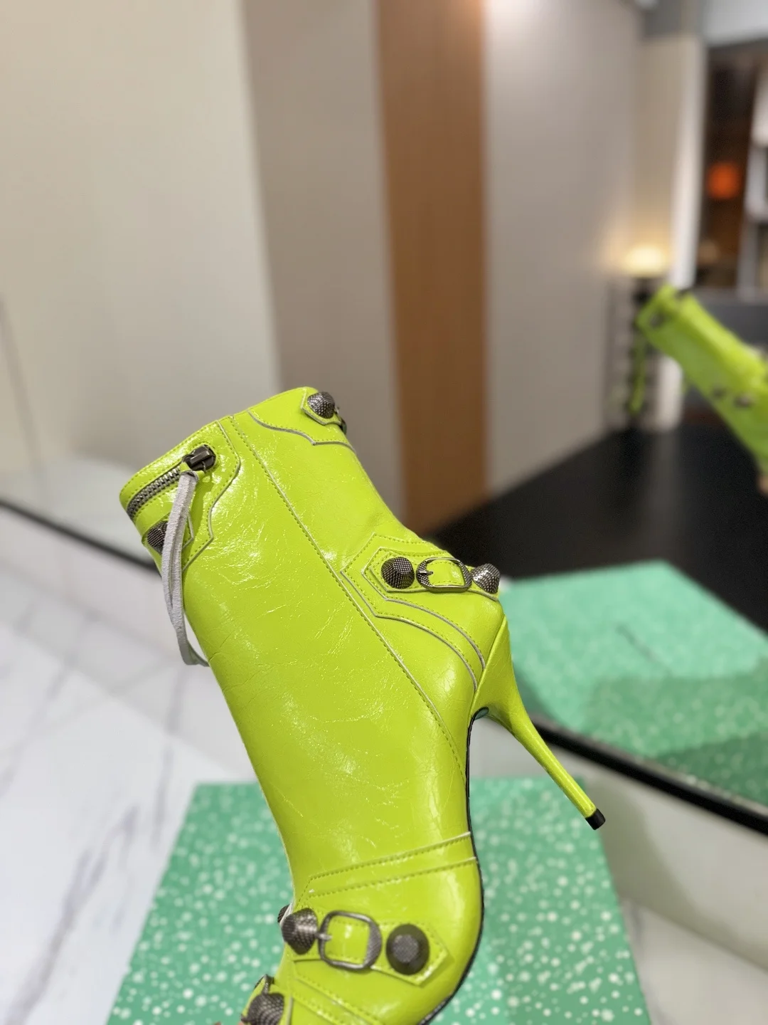 BALENCIAGA Booties Leather Lime D90202609111420 - Image 8