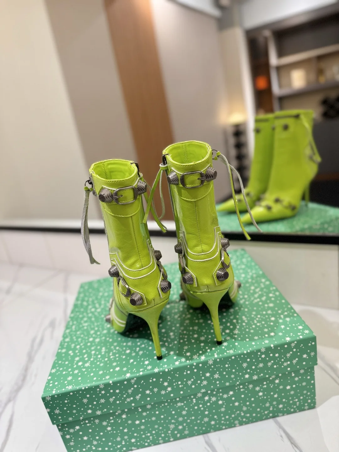 BALENCIAGA Booties Leather Lime D90202609111420 - Image 9