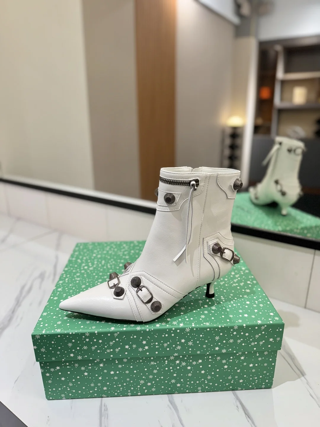 BALENCIAGA Booties Leather White-Silver D90202609111410 - Image 4