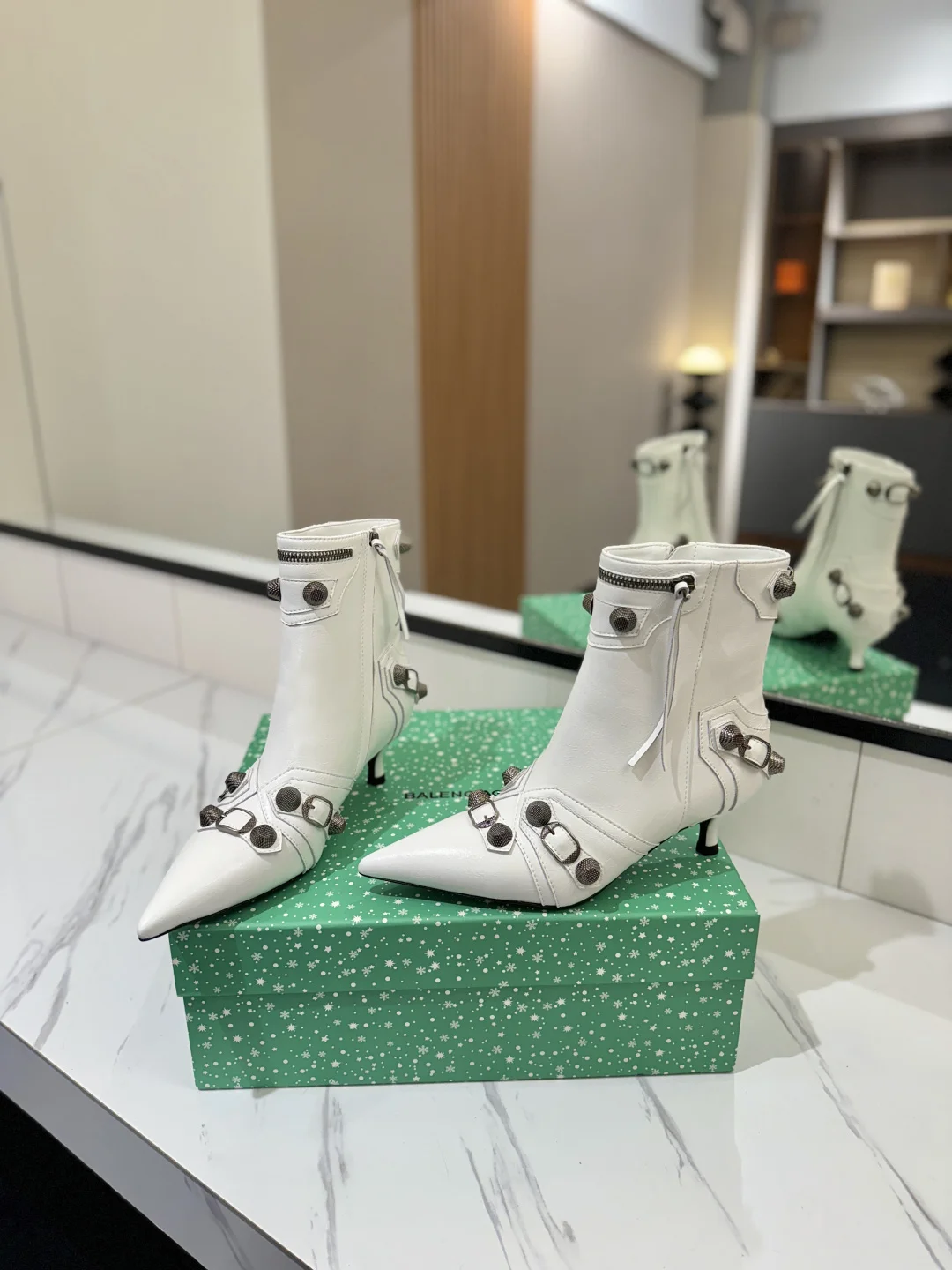 BALENCIAGA Booties Leather White-Silver D90202609111410 - Image 6