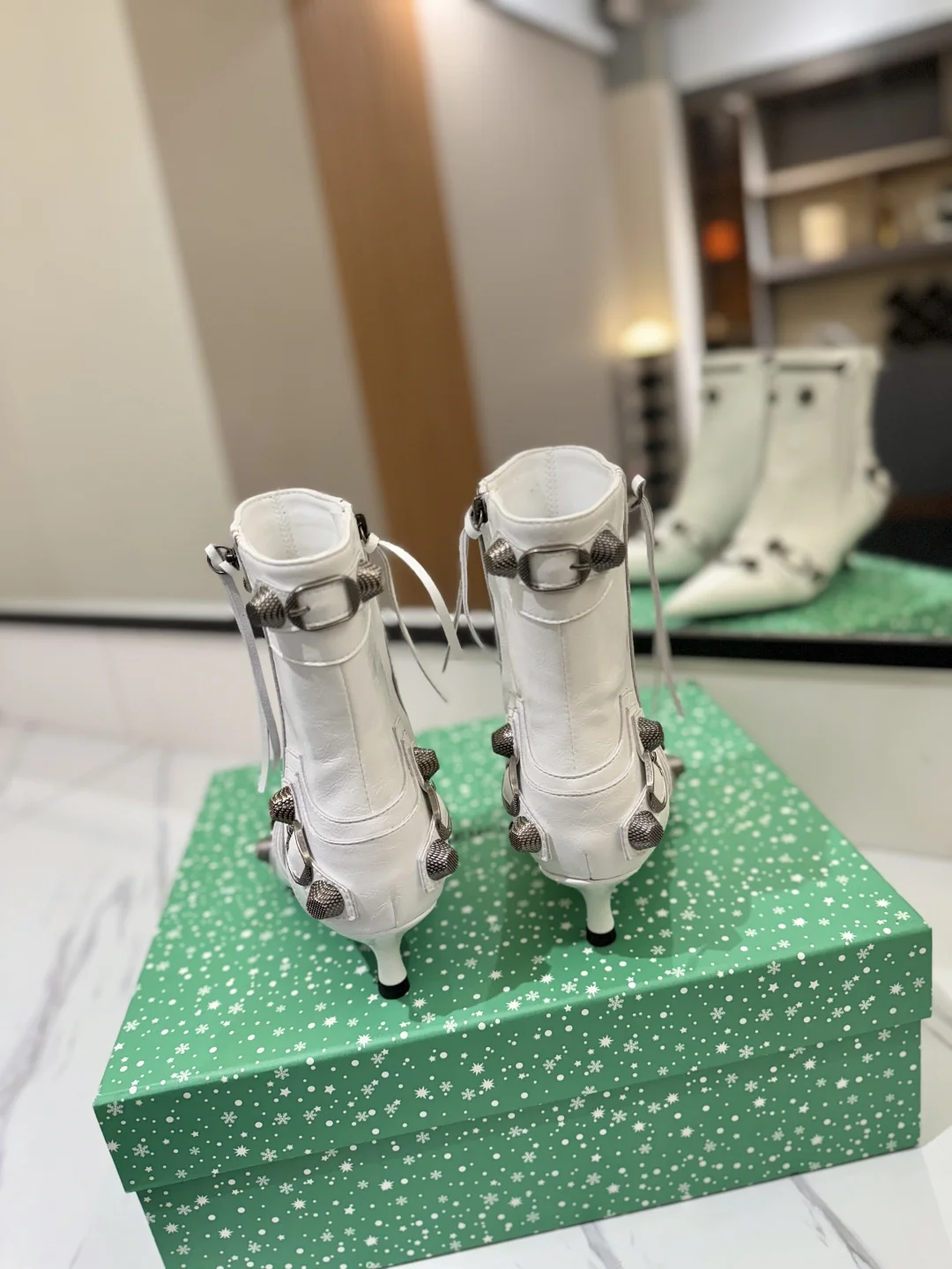 BALENCIAGA Booties Leather White-Silver D90202609111410 - Image 9