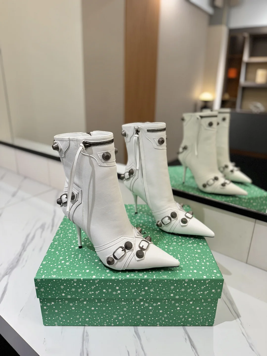 BALENCIAGA Booties Leather White-Silver D90202609111419