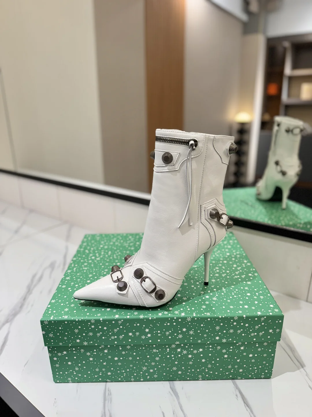 BALENCIAGA Booties Leather White-Silver D90202609111419 - Image 4