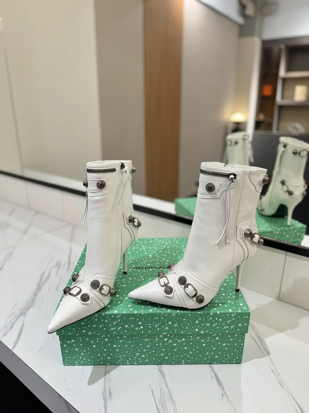 BALENCIAGA Booties Leather White-Silver D90202609111419 - Image 6