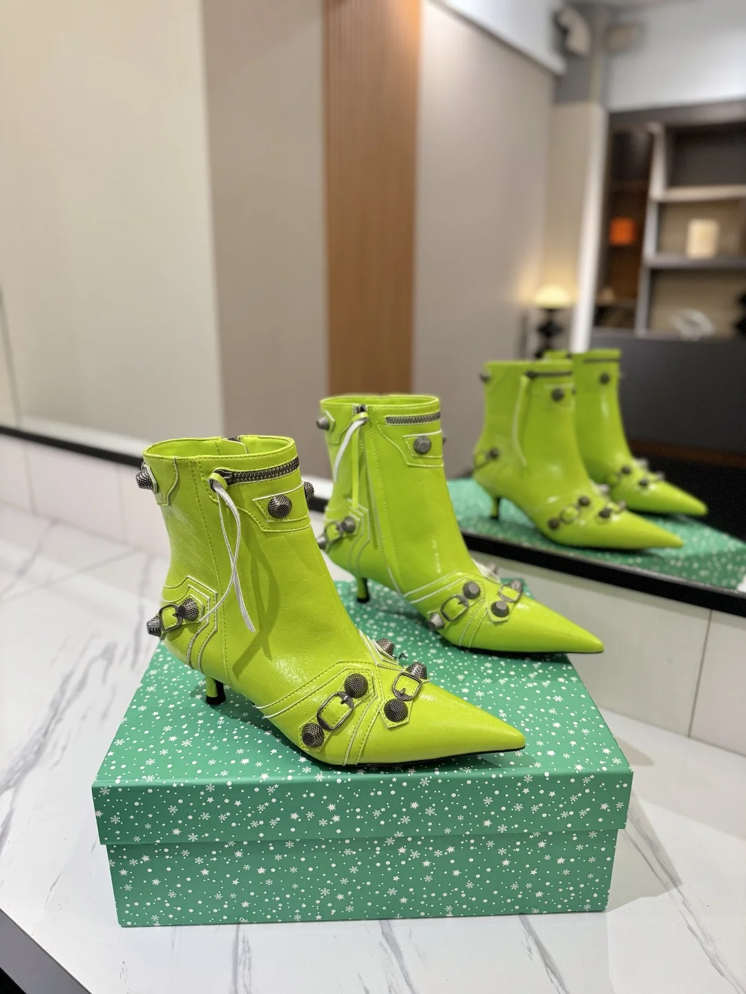 BALENCIAGA Booties Lime D90202609111411