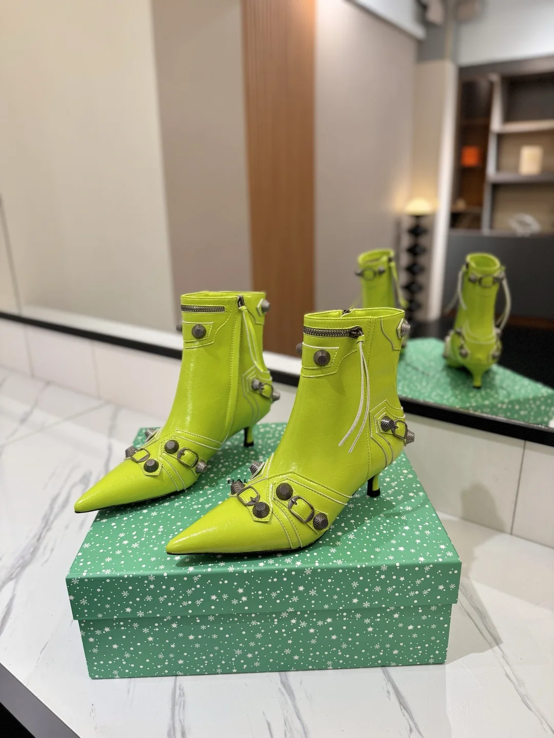 BALENCIAGA Booties Lime D90202609111411 - Image 2