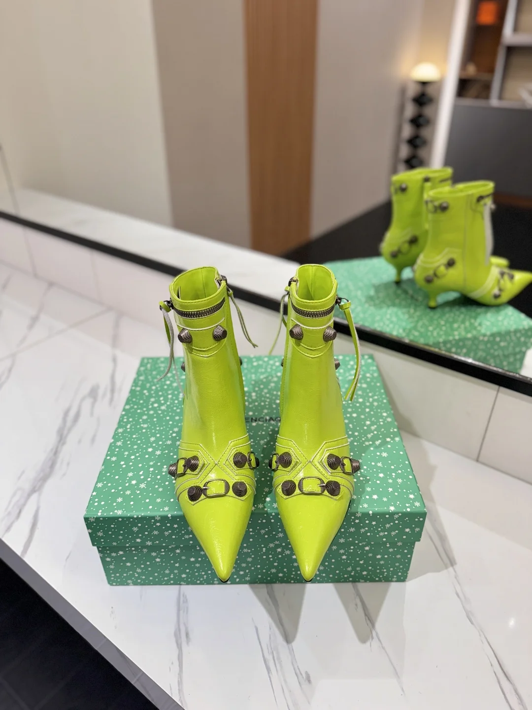BALENCIAGA Booties Lime D90202609111411 - Image 3
