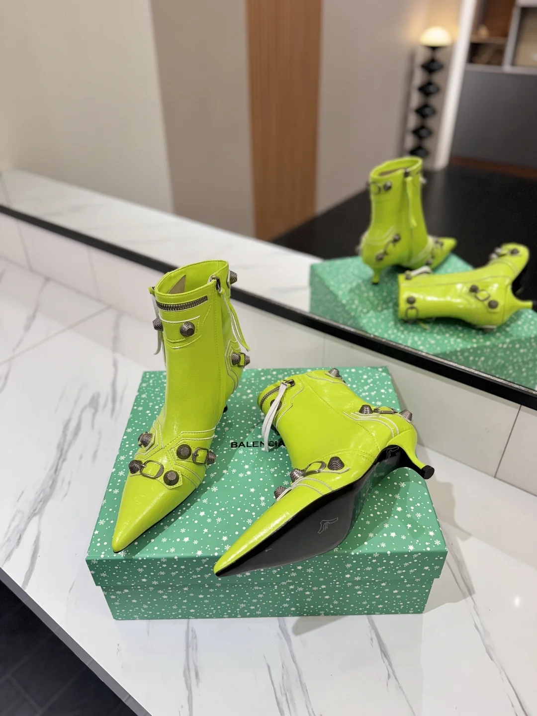 BALENCIAGA Booties Lime D90202609111411 - Image 5