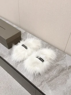 BALENCIAGA Slippers Faux Fur White-Black EU35-40 B20202609111384