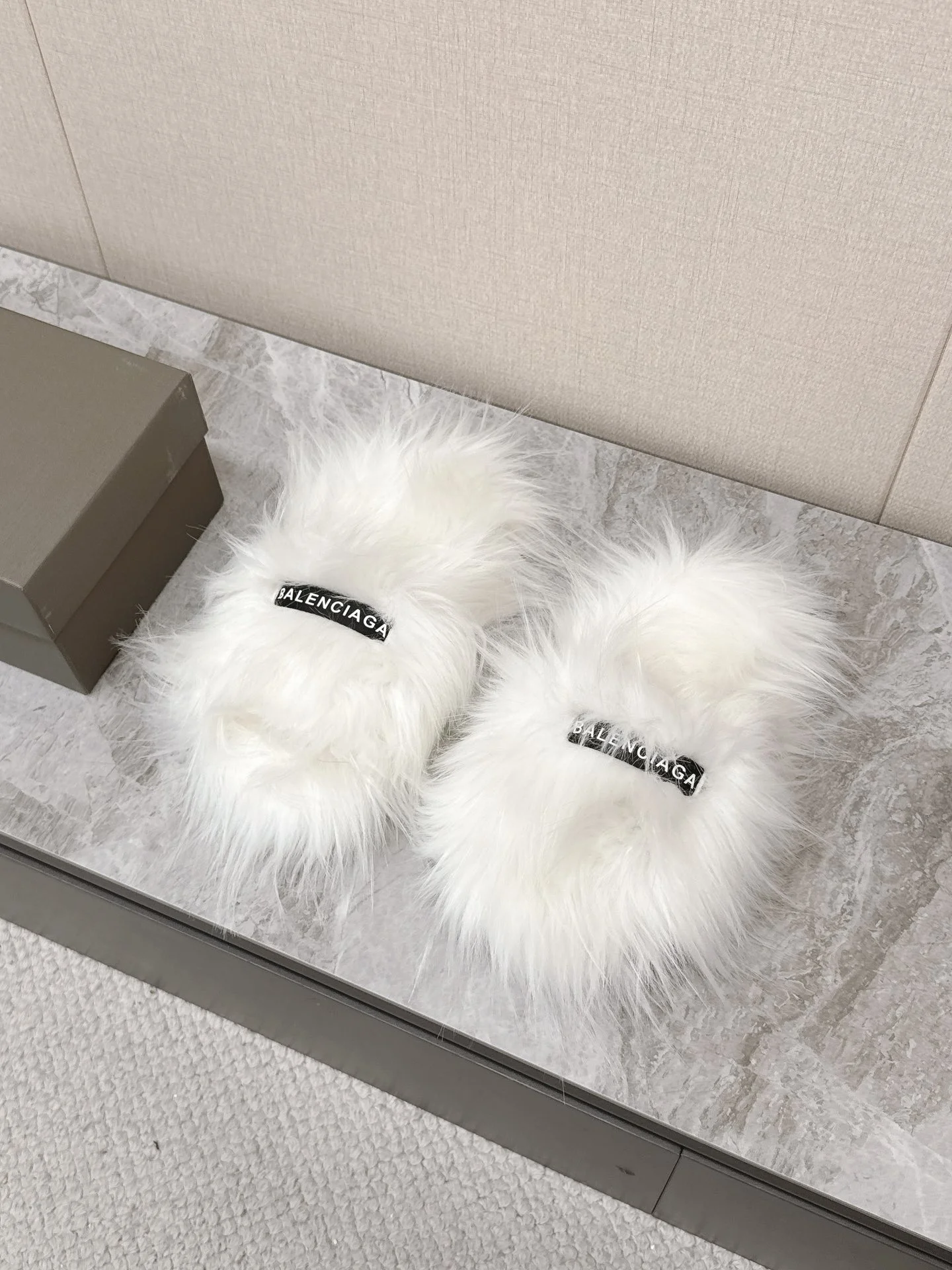 BALENCIAGA Slippers Faux Fur White-Black EU35-40 B20202609111384 - Image 3