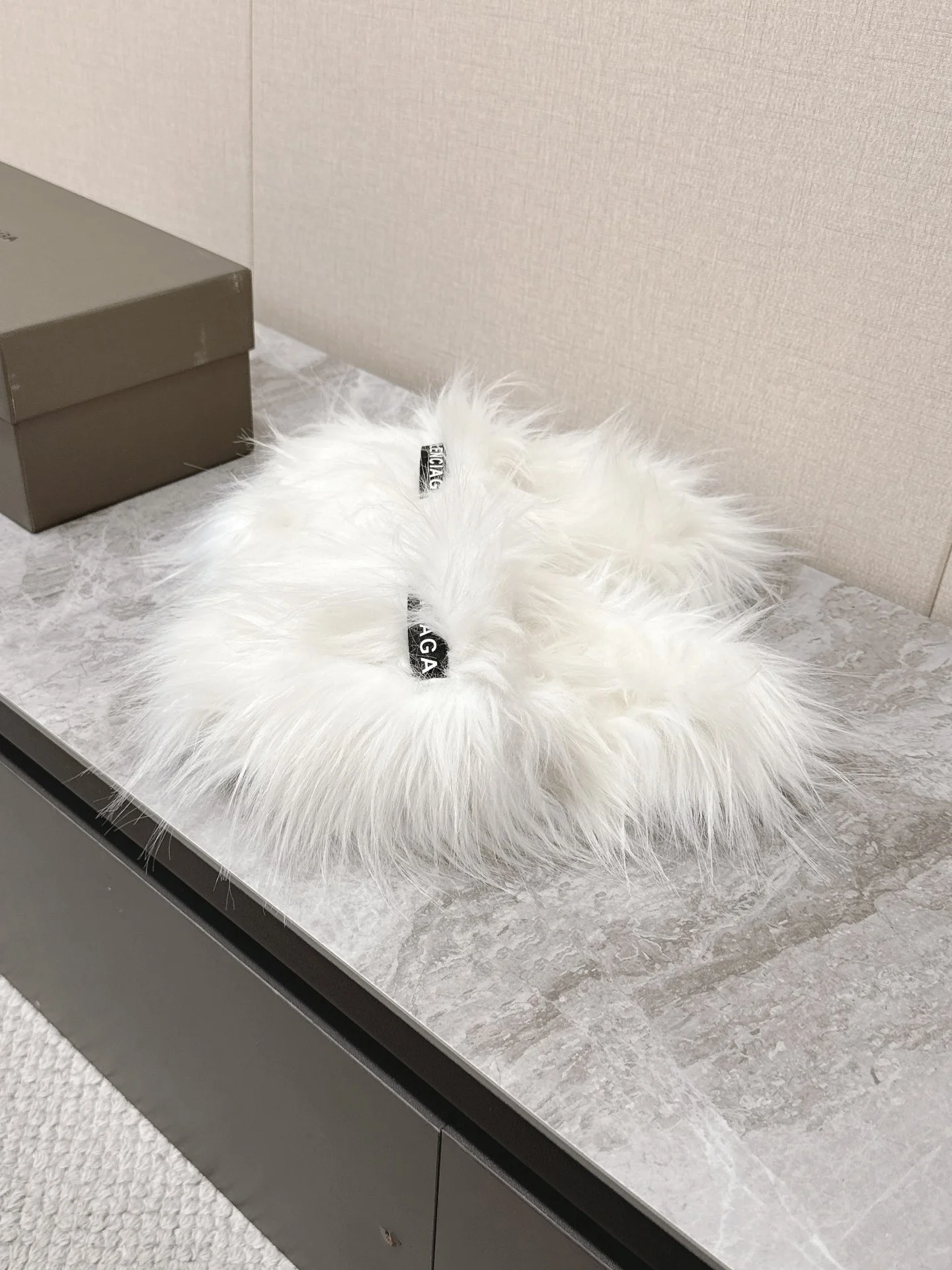 BALENCIAGA Slippers Faux Fur White-Black EU35-40 B20202609111384 - Image 4