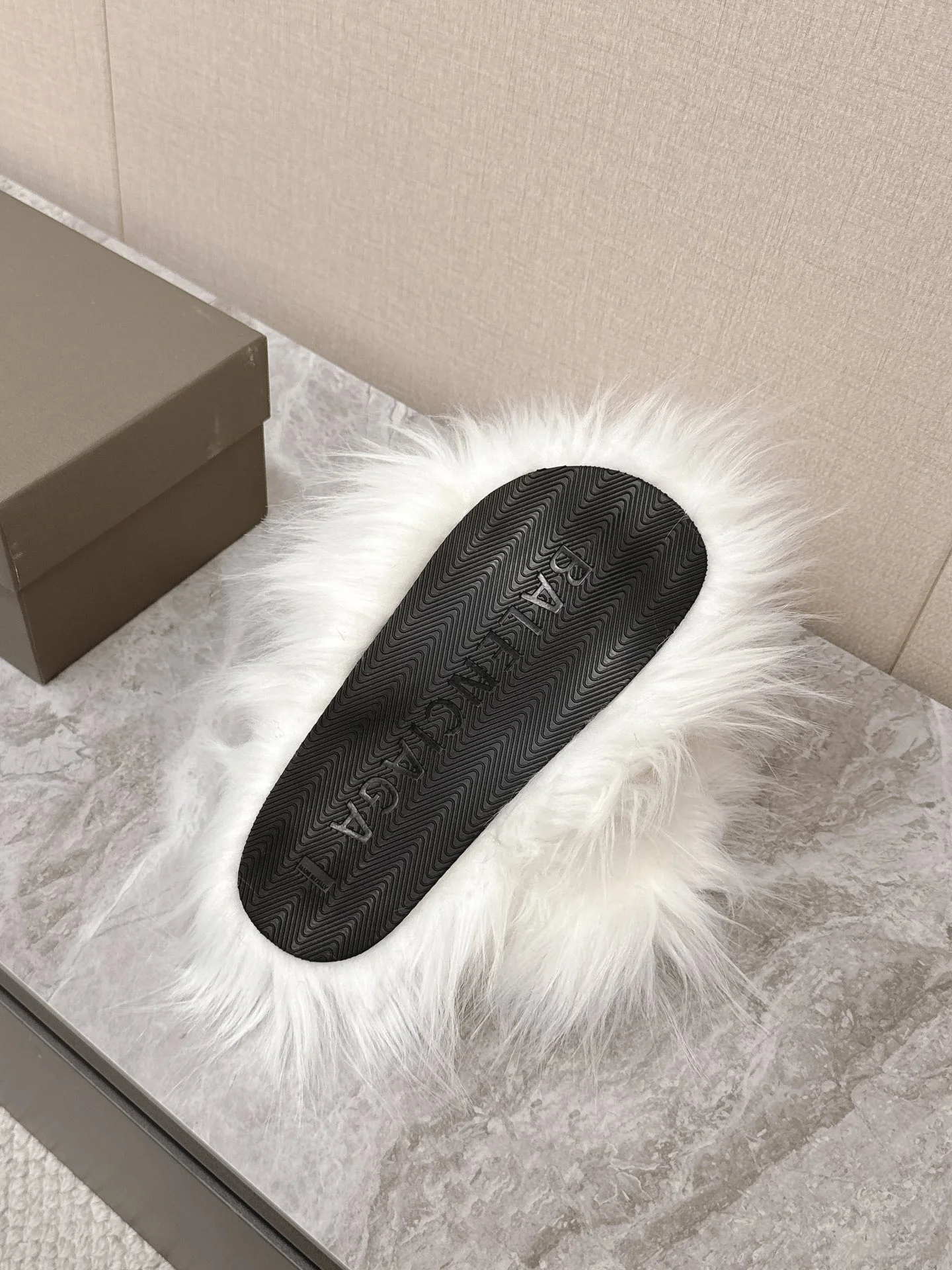BALENCIAGA Slippers Faux Fur White-Black EU35-40 B20202609111384 - Image 9