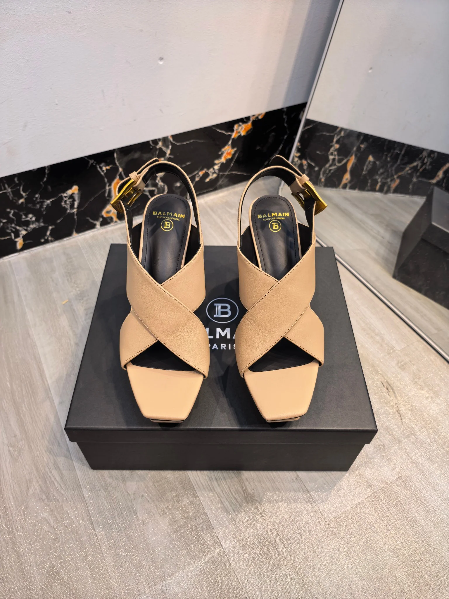 BALMAIN Sandals Calfskin Leather Beige-Gold EU36-42 C60202609110190