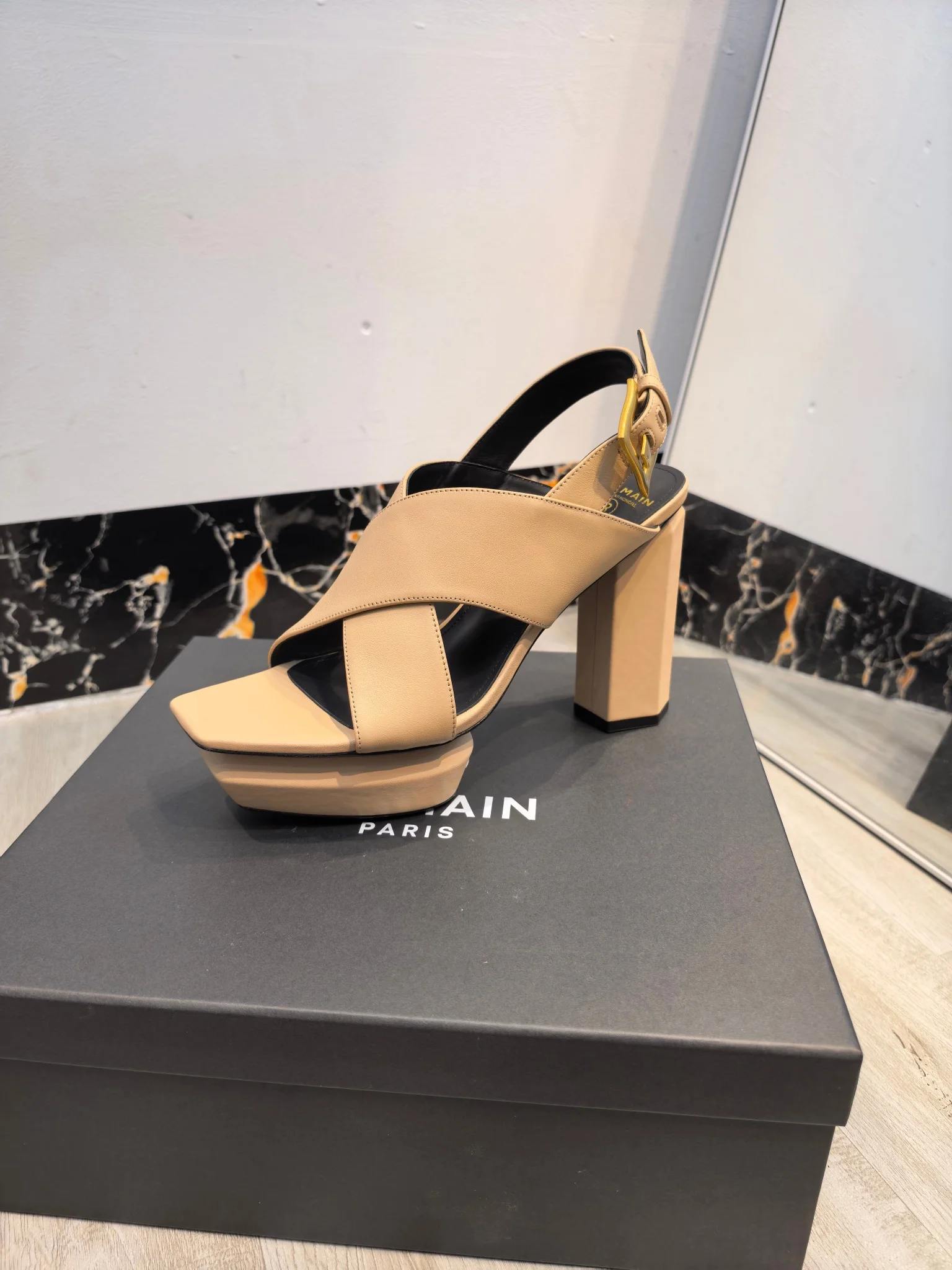 BALMAIN Sandals Calfskin Leather Beige-Gold EU36-42 C60202609110190 - Image 9