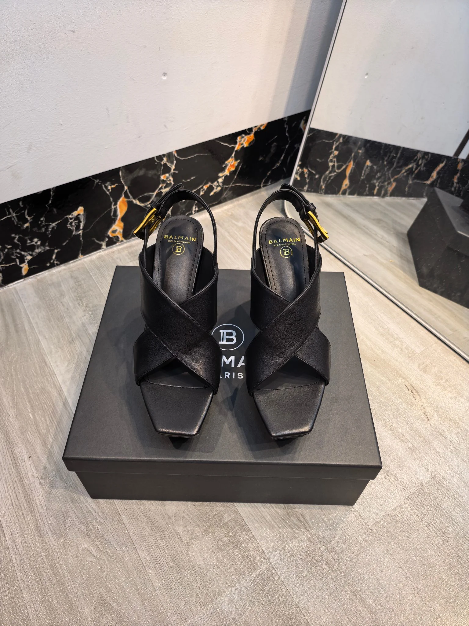 BALMAIN Sandals Leather Black-Gold EU36-42 C60202609110192