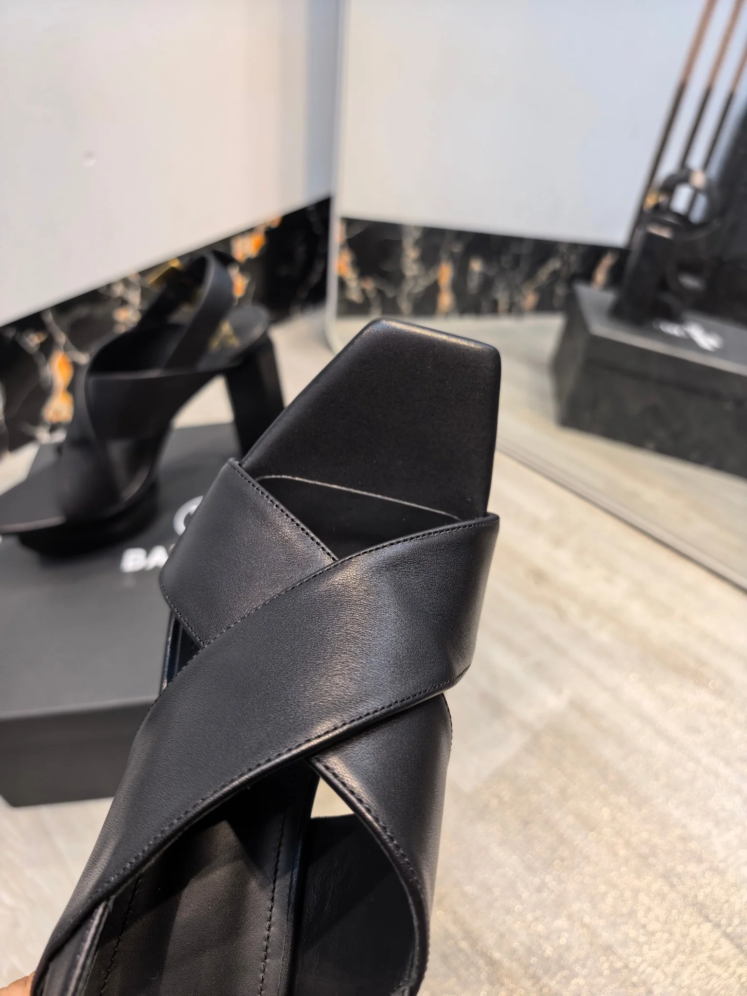 BALMAIN Sandals Leather Black-Gold EU36-42 C60202609110192 - Image 4