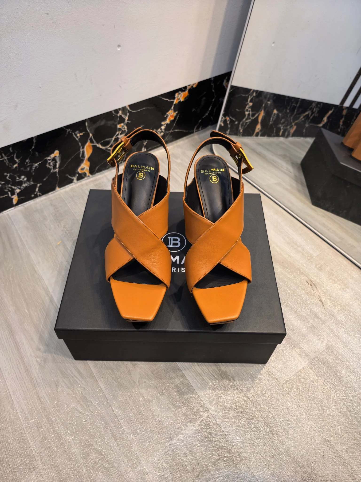BALMAIN Sandals Leather Brown-Gold EU36-42 C60202609110191