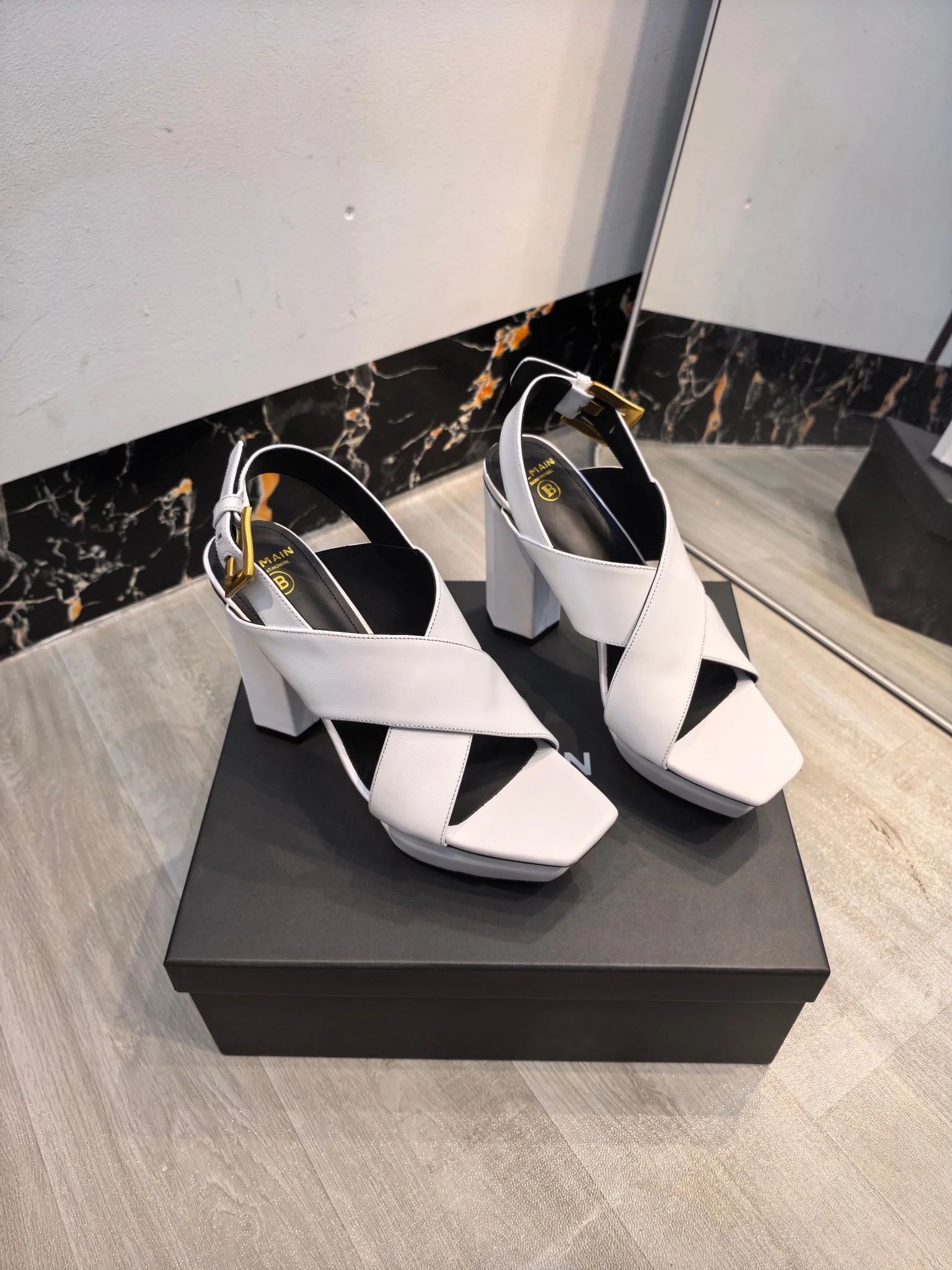 BALMAIN Sandals Leather White-Gold EU36-42 C60202609110189 - Image 2