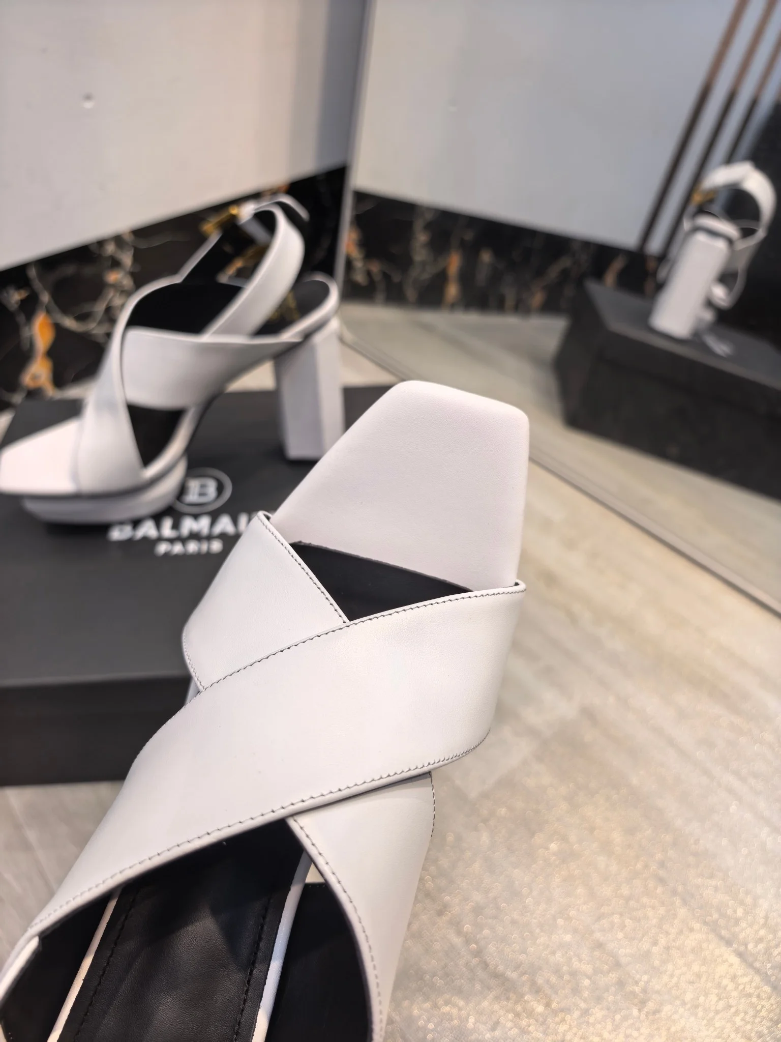 BALMAIN Sandals Leather White-Gold EU36-42 C60202609110189 - Image 4